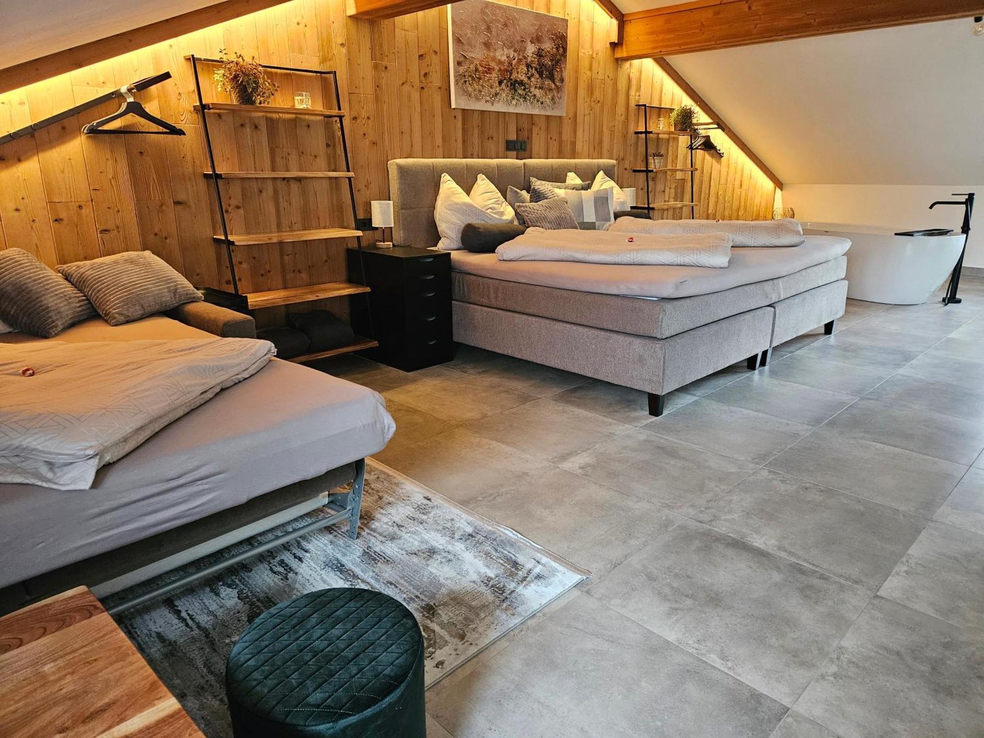 GuggenthalBauernhof-Loft Edtgutアパートメント エクステリア 写真